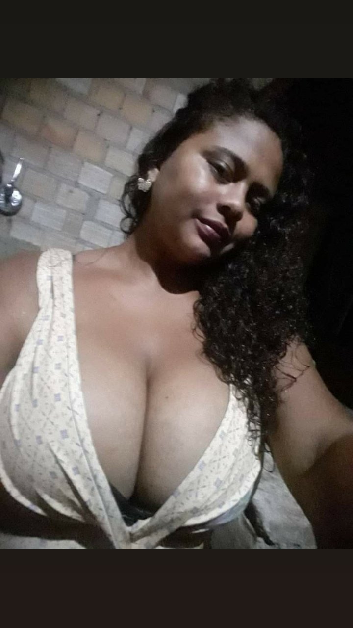 Novinha Peituda Tetona - Video e foto porno - EroMe