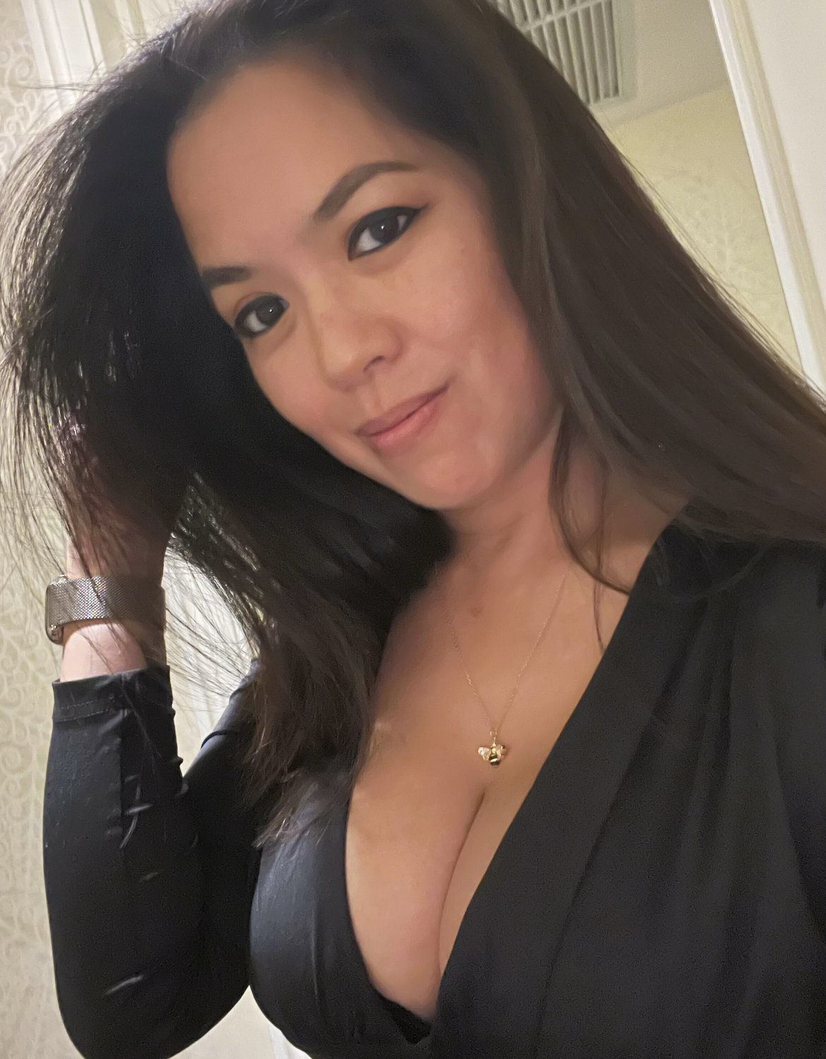 Hot Vietnamese MILF Exposed #YEt4kNGO