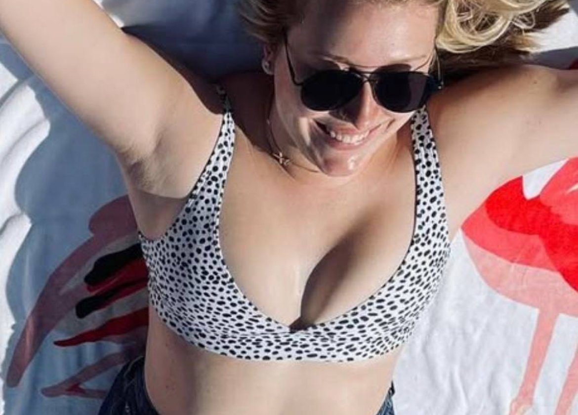 Love her clean armpits. Fat drunk pawg snowbunny whore needs a bbc gangbang #JcFvJck3